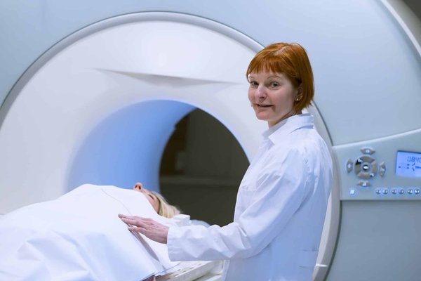 Comment la science-fiction des années 1950 s'inscrit-elle dans le contexte de la Guerre froide ?